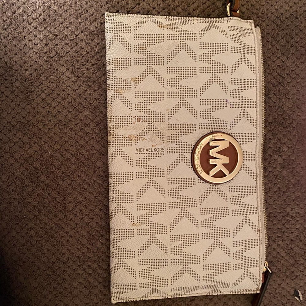 EUC white Michael Kors Wristlet